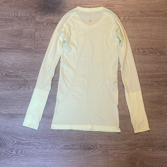 - Lululemon athletica swifty top size long sleeve size 4 bright yellow green - Picture 8 of 8